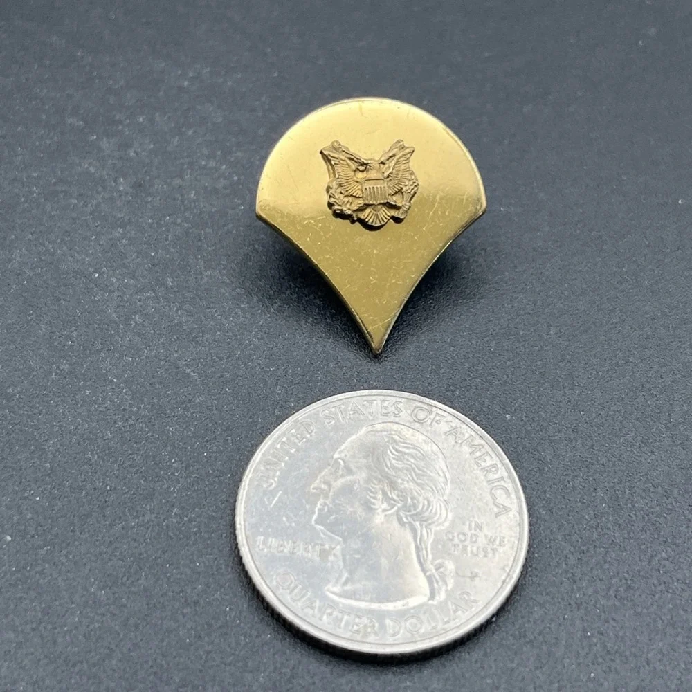 United States Army E4 Rank Specialist Gold‎ Tone Lapel Hat Pin